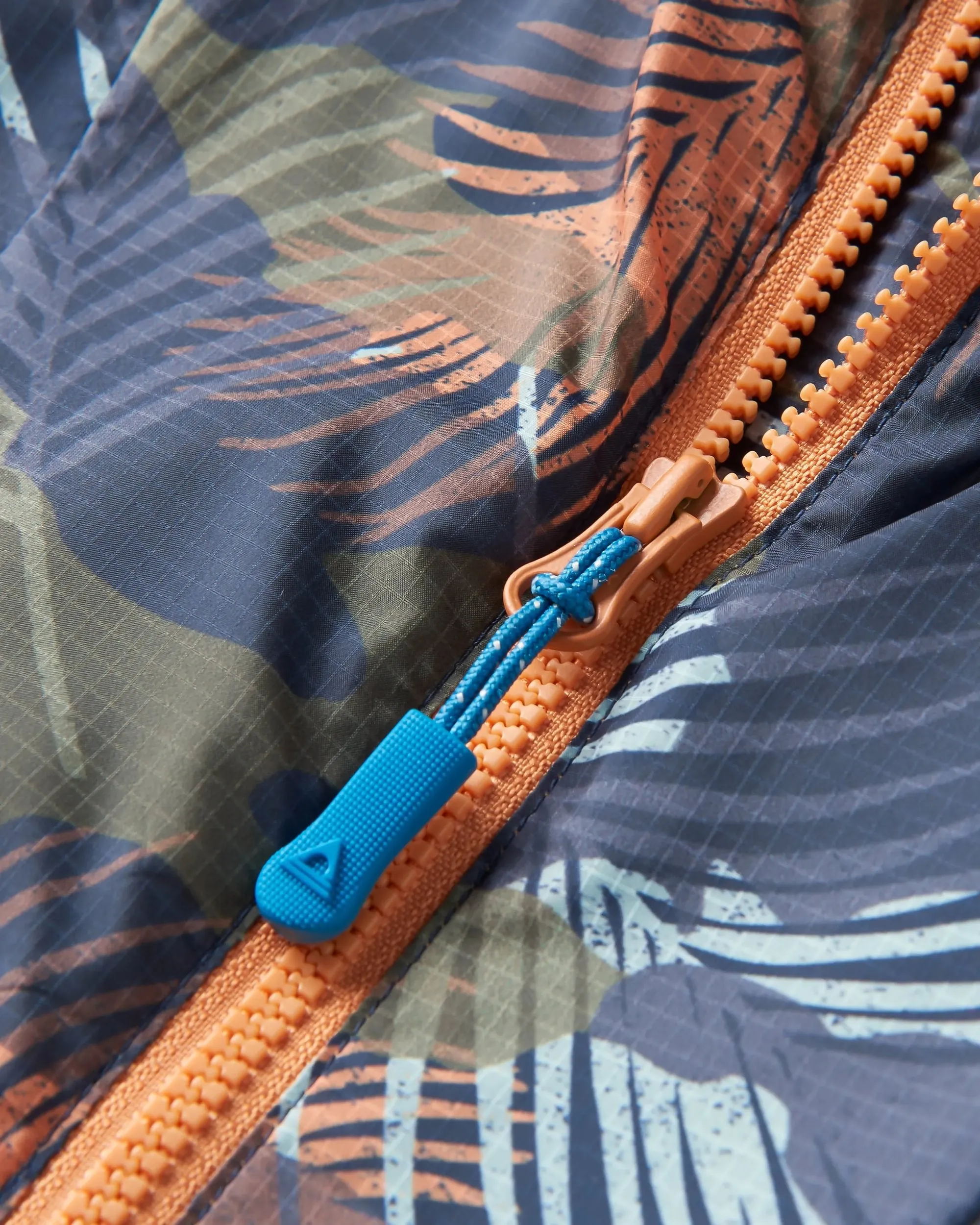 Gusto Recycled Windshell Anorak - Palm Camo Apricot